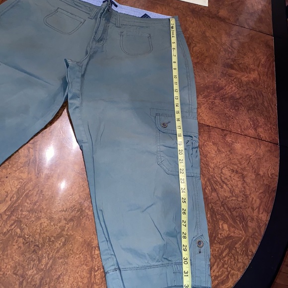 Tommy Hilfiger Cargo Capri Pants - Picture 2 of 10